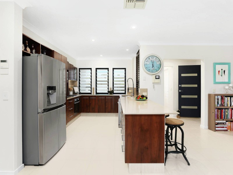 2/11 Tahiti Avenue, Palm Beach QLD 4221