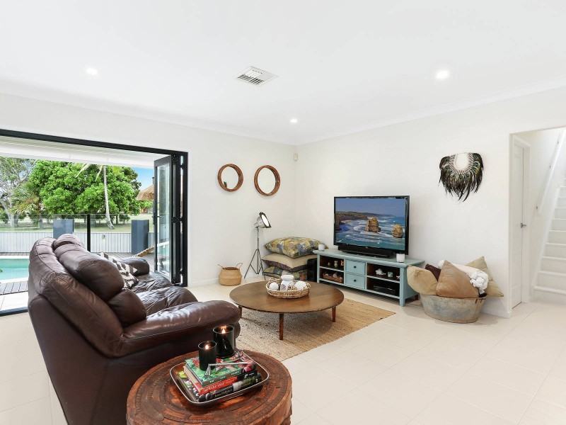 2/11 Tahiti Avenue, Palm Beach QLD 4221
