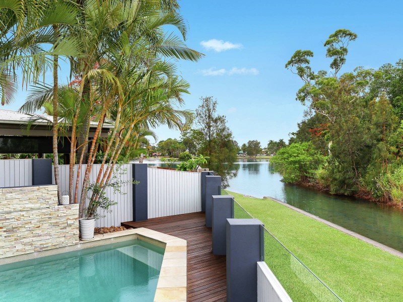 2/11 Tahiti Avenue, Palm Beach QLD 4221