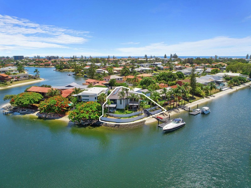 30 Bight Court, Mermaid Waters QLD 4218