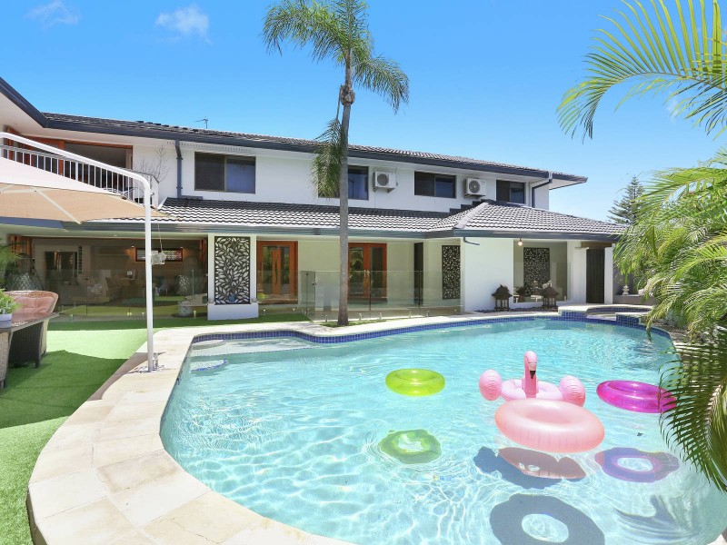 30 Bight Court, Mermaid Waters QLD 4218