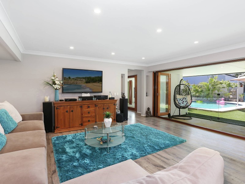 30 Bight Court, Mermaid Waters QLD 4218