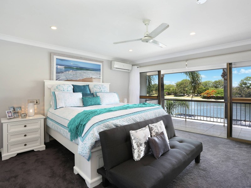 30 Bight Court, Mermaid Waters QLD 4218