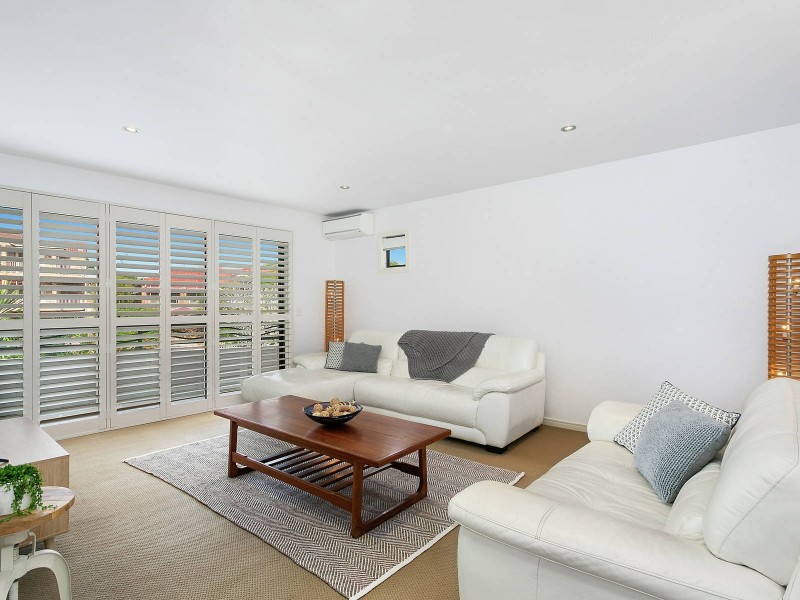 11 Twelfth Avenue, Palm Beach QLD 4221