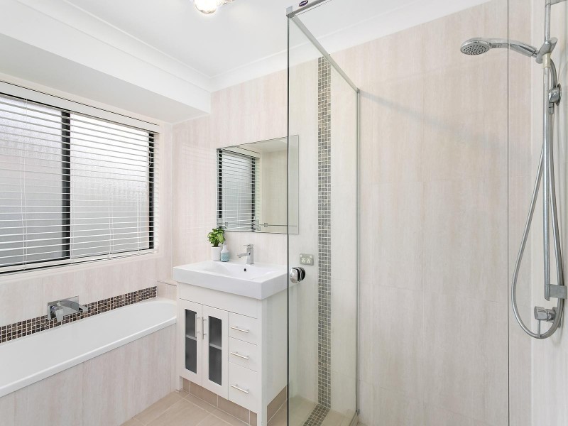 21 Tipuana Drive, Elanora QLD 4221