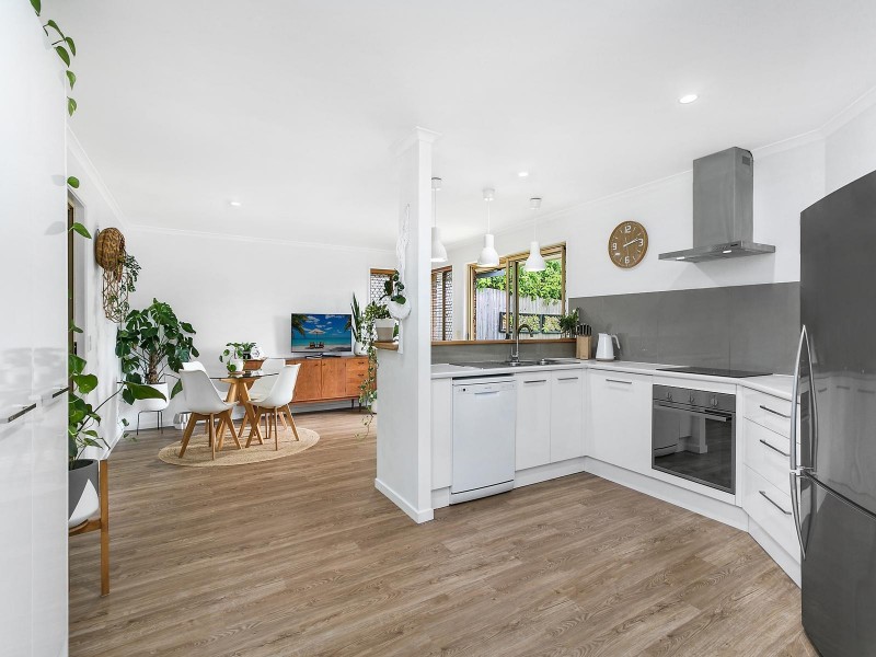 6 Swanbourne Way, Elanora QLD 4221