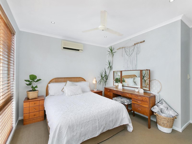 6 Swanbourne Way, Elanora QLD 4221