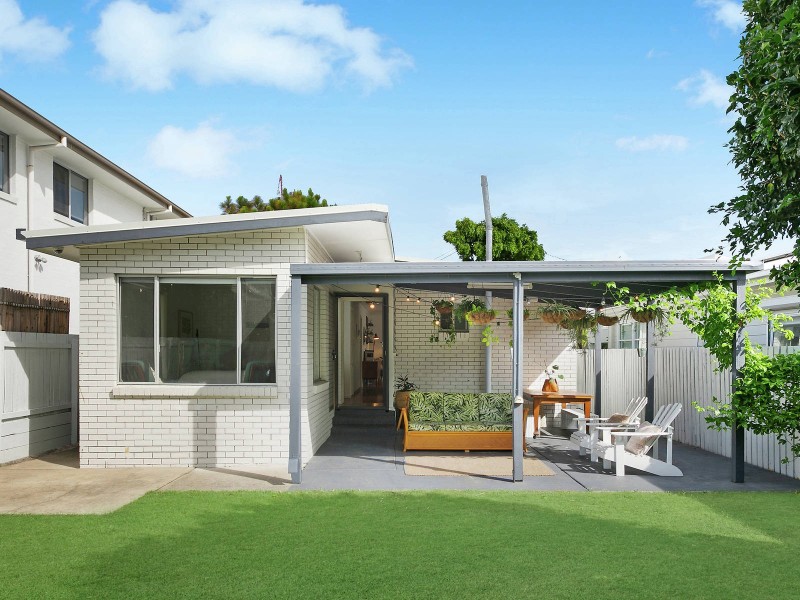 21 Twenty Seventh Avenue, Palm Beach QLD 4221