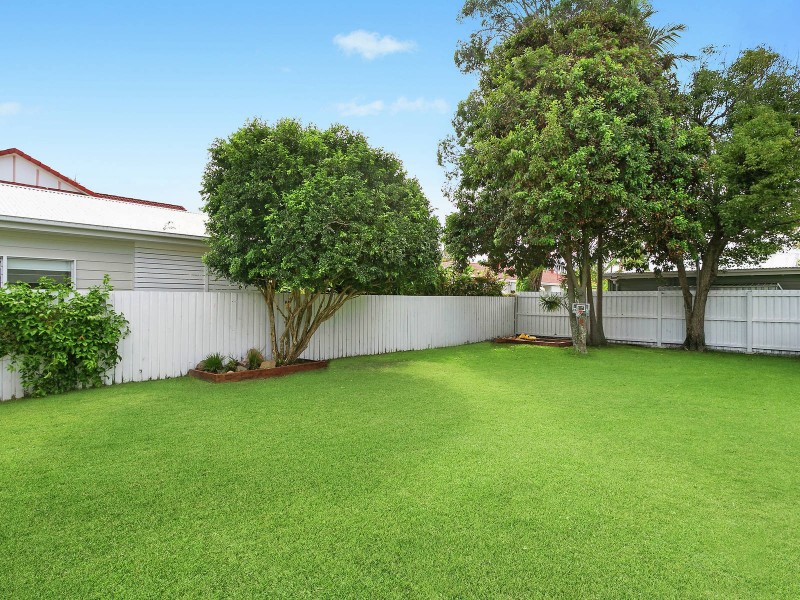 21 Twenty Seventh Avenue, Palm Beach QLD 4221