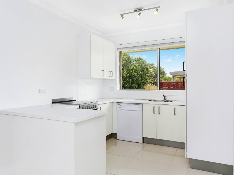 2/8 Russell Court, Miami QLD 4220