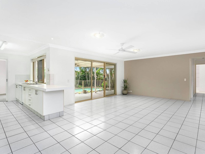8 Glen Iris Place, Robina QLD 4226