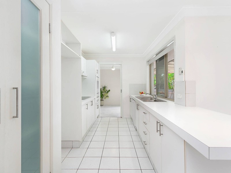 8 Glen Iris Place, Robina QLD 4226
