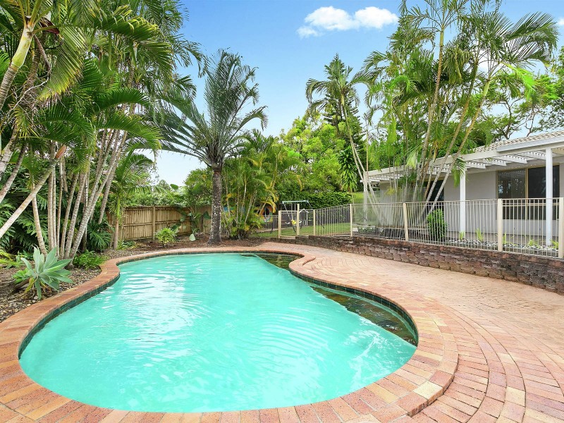 8 Glen Iris Place, Robina QLD 4226