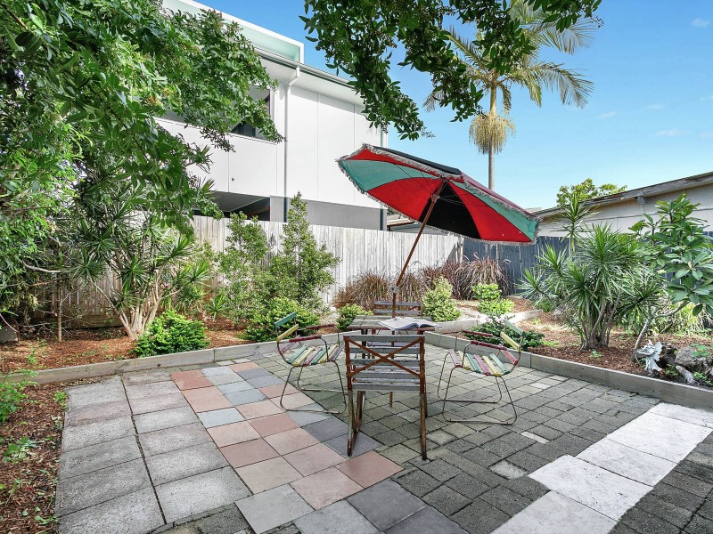 10 Twenty Fourth Avenue, Palm Beach QLD 4221