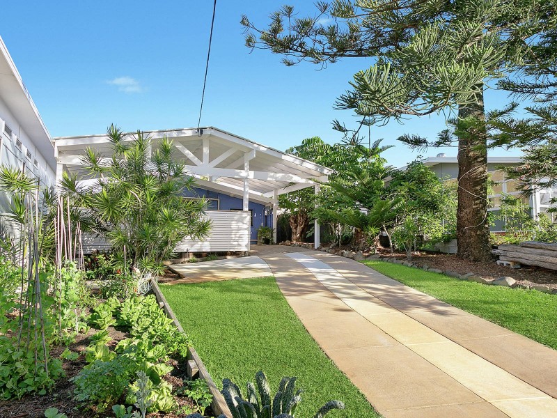 10 Twenty Fourth Avenue, Palm Beach QLD 4221