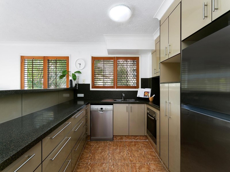 3/3 Tarni Avenue, Palm Beach QLD 4221