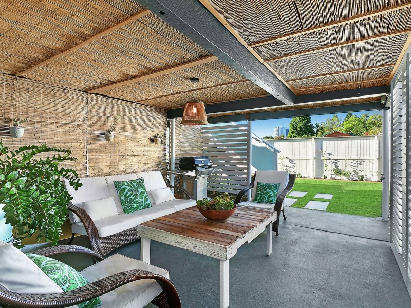 18 Tahiti Avenue, Palm Beach QLD 4221