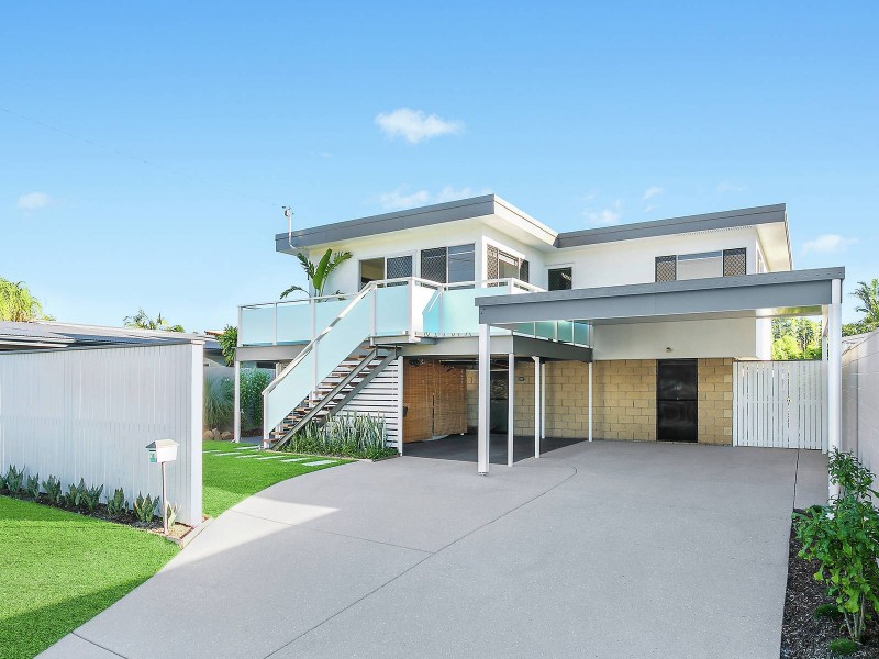 18 Tahiti Avenue, Palm Beach QLD 4221