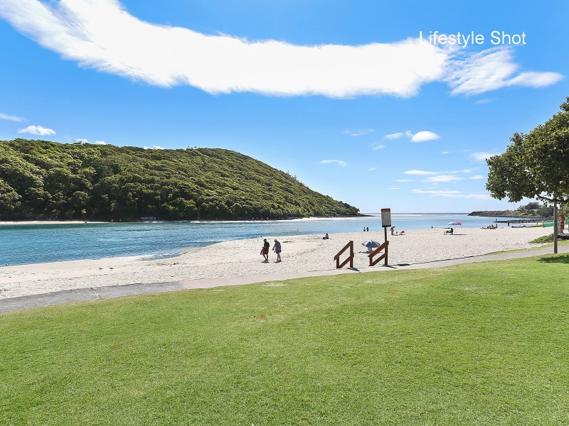 16 Satinwood Place, Palm Beach QLD 4221