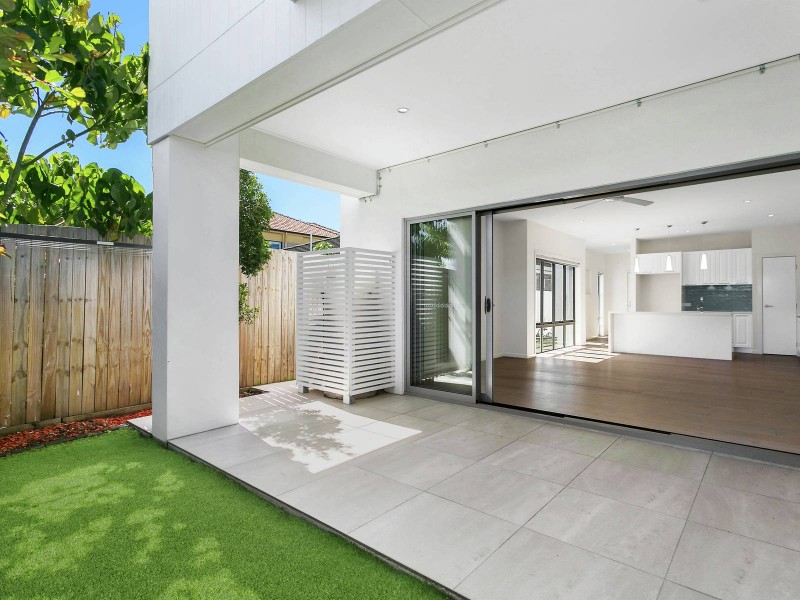 2/2248 Gold Coast Highway, Mermaid Beach QLD 4218