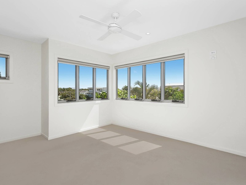 2/2248 Gold Coast Highway, Mermaid Beach QLD 4218