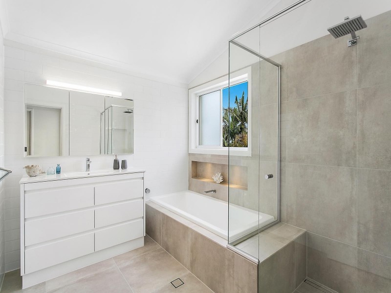 24 Bronzewing Close, Elanora QLD 4221
