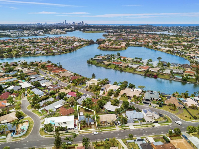 17 Cumberland Drive, Varsity Lakes QLD 4227