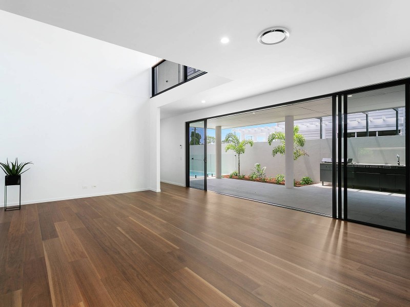 70 Acanthus Avenue, Burleigh Heads QLD 4220