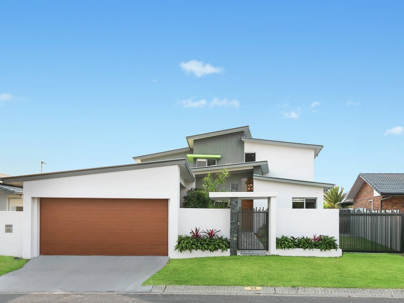 20 Spoonbill Court, Burleigh Waters QLD 4220