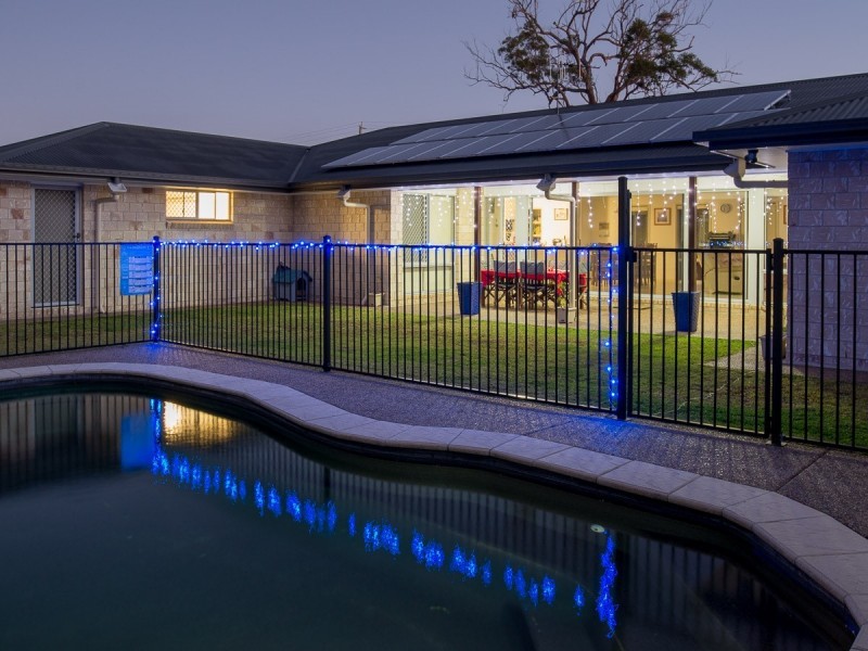 27 Dunmall Drive, Oakhurst QLD 4650