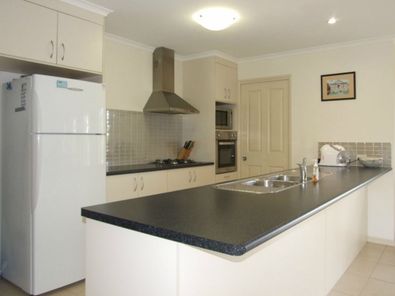 27 Dunmall Drive, Oakhurst QLD 4650