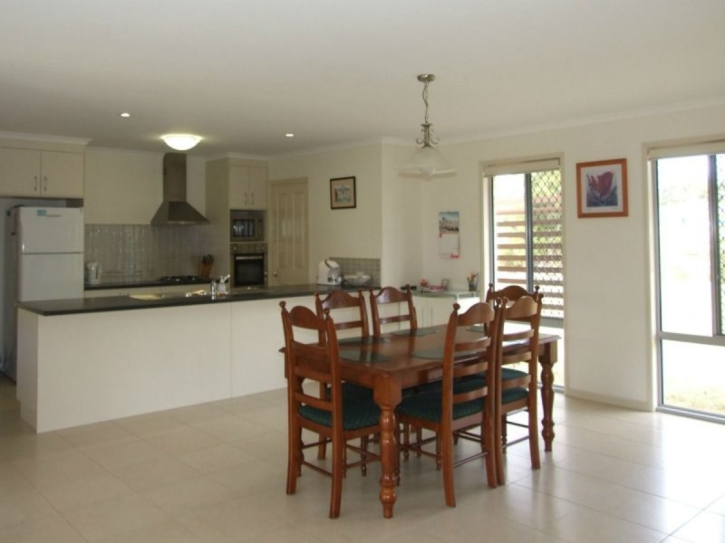 27 Dunmall Drive, Oakhurst QLD 4650