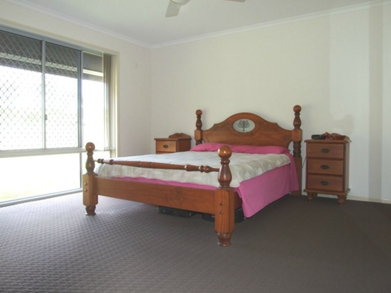 27 Dunmall Drive, Oakhurst QLD 4650