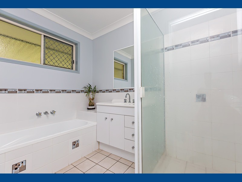 201 Philip Drive, Teddington QLD 4650