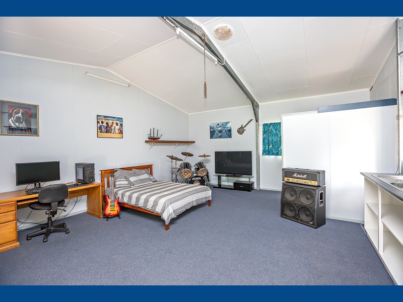 201 Philip Drive, Teddington QLD 4650