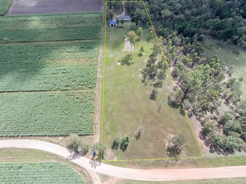 201 Philip Drive, Teddington QLD 4650