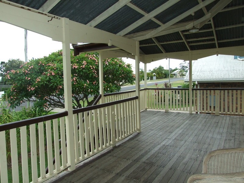 27 Regent Street, Granville QLD 4650