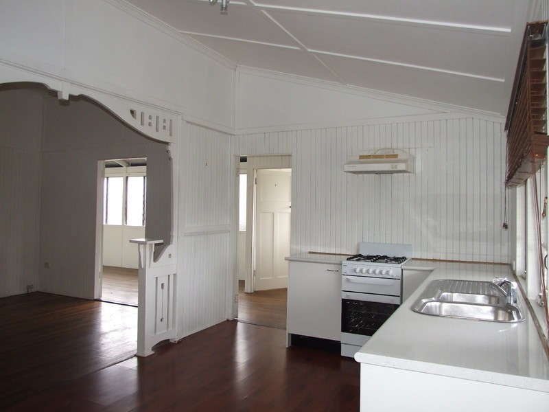 27 Regent Street, Granville QLD 4650