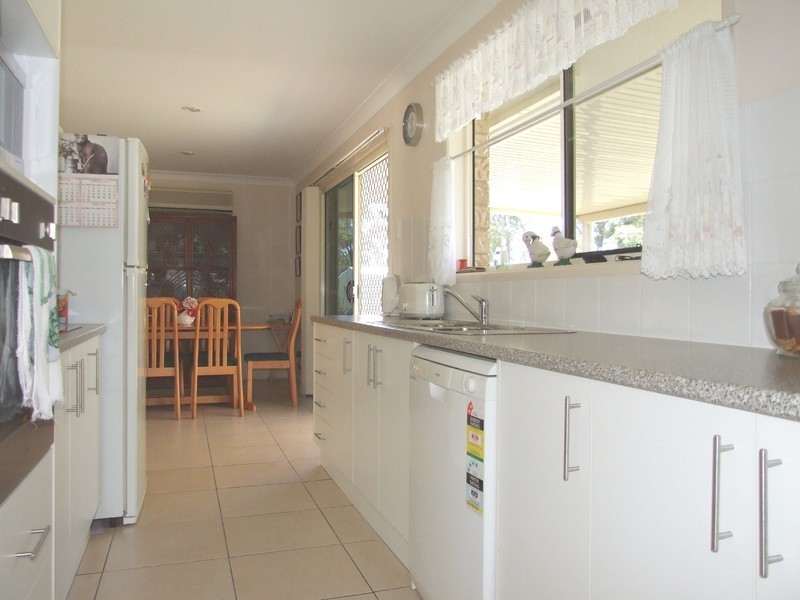 16 Lachlan Drive, Oakhurst QLD 4650