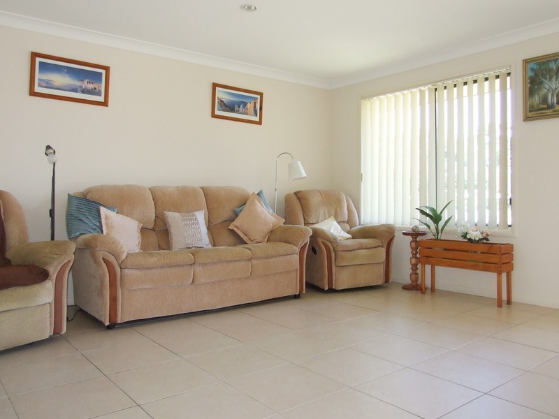 16 Lachlan Drive, Oakhurst QLD 4650