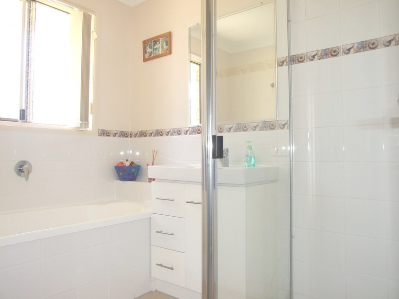 16 Lachlan Drive, Oakhurst QLD 4650