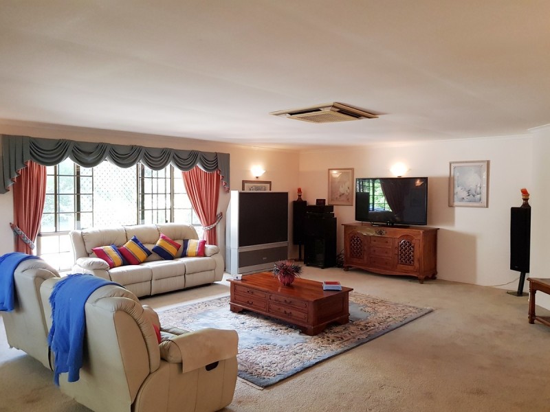 33 Serenity Drive, Tinana QLD 4650