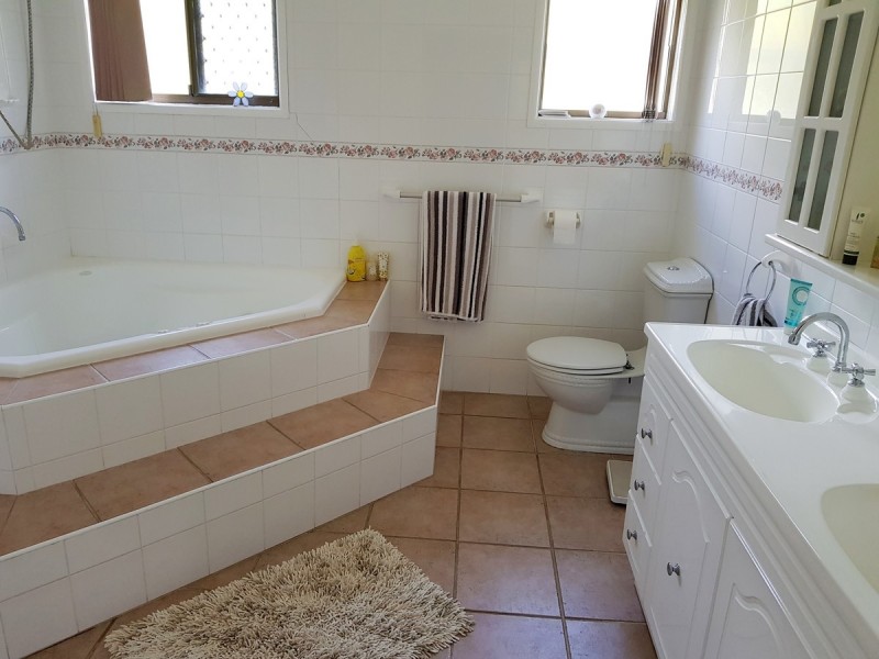 33 Serenity Drive, Tinana QLD 4650