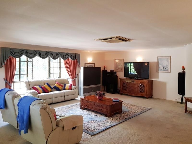 33 Serenity Drive, Tinana QLD 4650