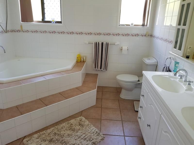 33 Serenity Drive, Tinana QLD 4650