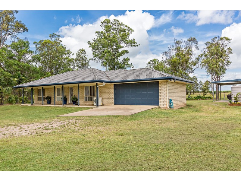201 Philip Drive, Teddington QLD 4650