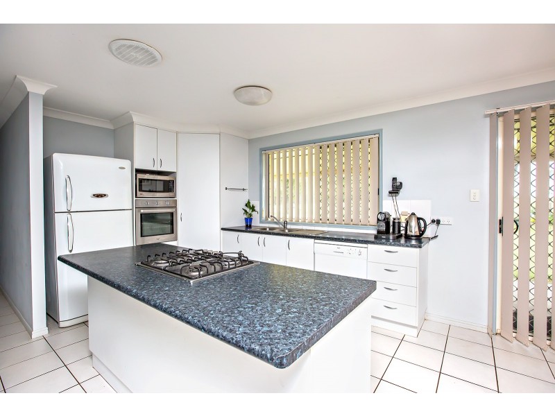 201 Philip Drive, Teddington QLD 4650