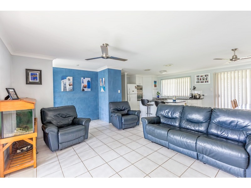 201 Philip Drive, Teddington QLD 4650