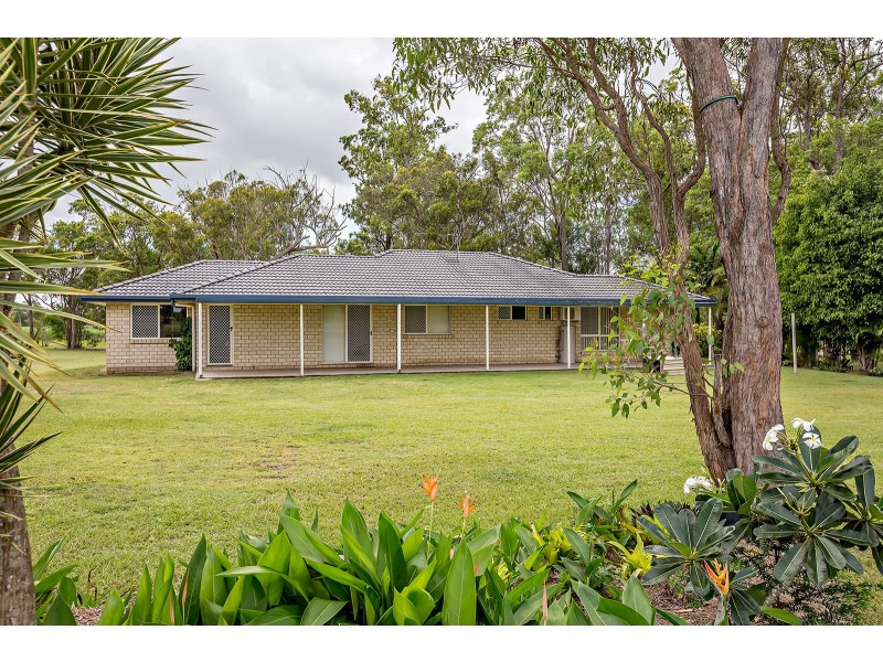 201 Philip Drive, Teddington QLD 4650