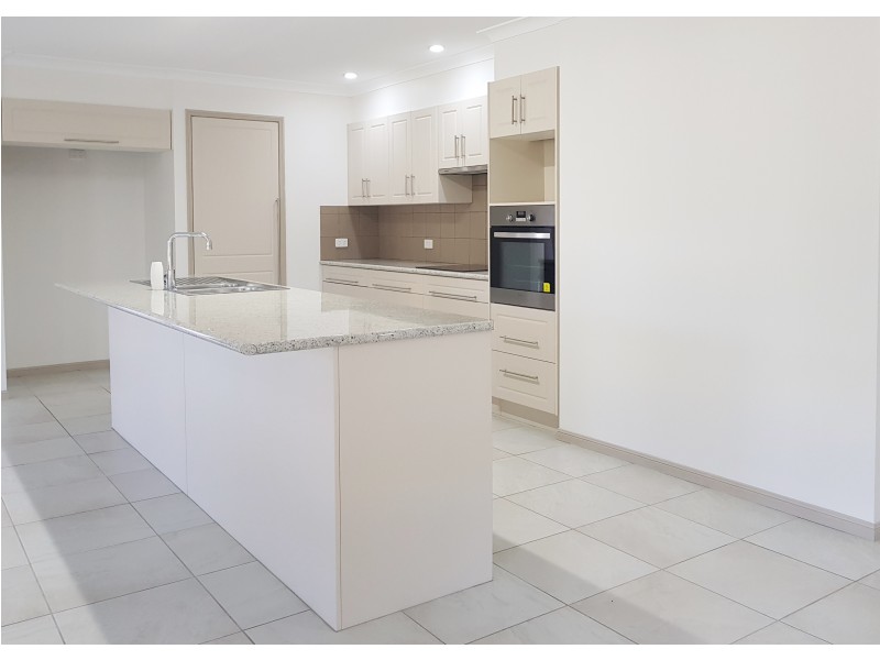 18 Niclintel Place, Oakhurst QLD 4650